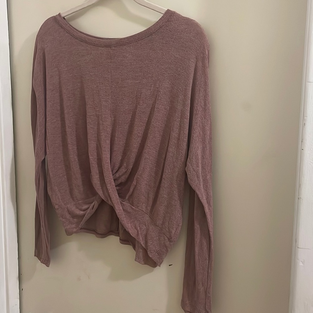 Light pink quarter sleeve with twisted cute bottom